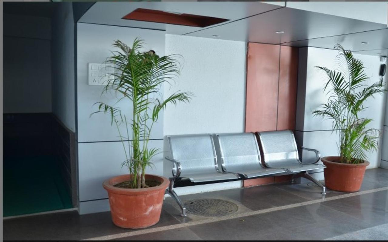 The Metro Park Hotel Ahmedabad Extérieur photo